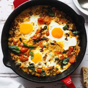 This Eggs in Purgatory with Courgette recipe requires a handful of ingredients and is ideal to serve for breakfast, brunch, lunch, or dinner! Imagine eggs simmered in slightly fiery tomato sauce loaded with soft caramelized courgette. In this picture a skillet with 3 eggs and the courgette sauce can be seen.